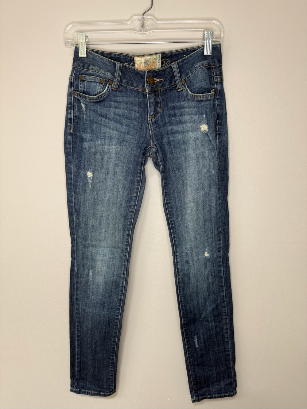 American Rag Women’s Vintage Premium Skinny Low-Rise Dark Wash Jeans